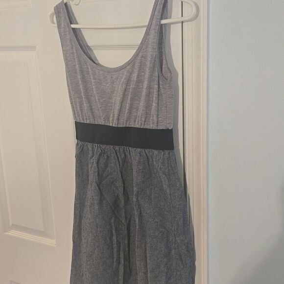 Xhilaration Light Gray Top - Picture 4 of 5
